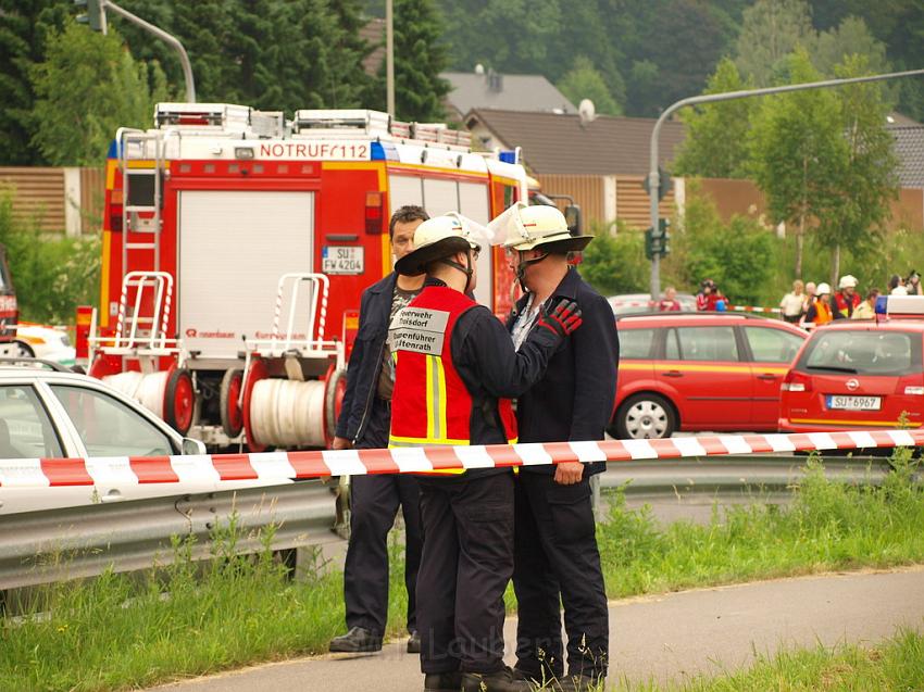 Schwerer Unfall mit Reisebus Lohmar Donrather Dreieck P223.JPG